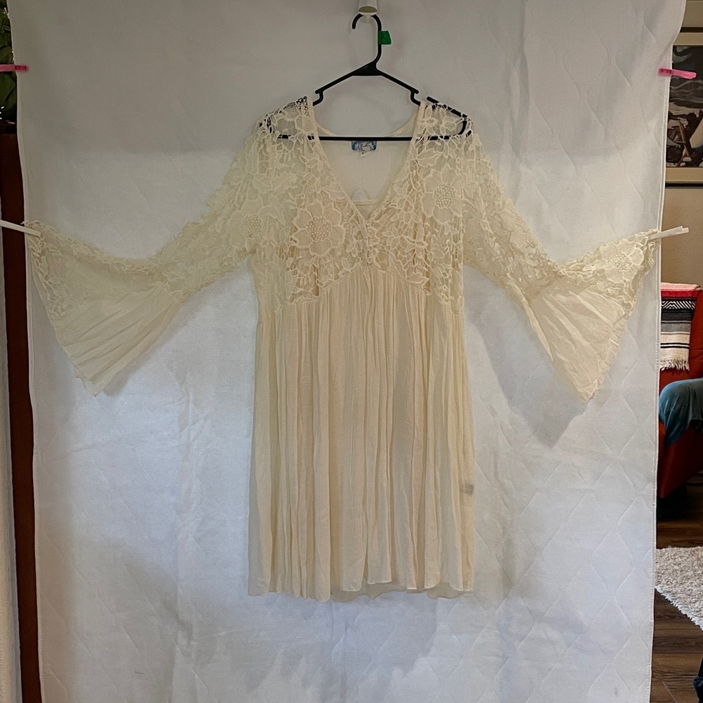 Elegant Cream Lace Dress